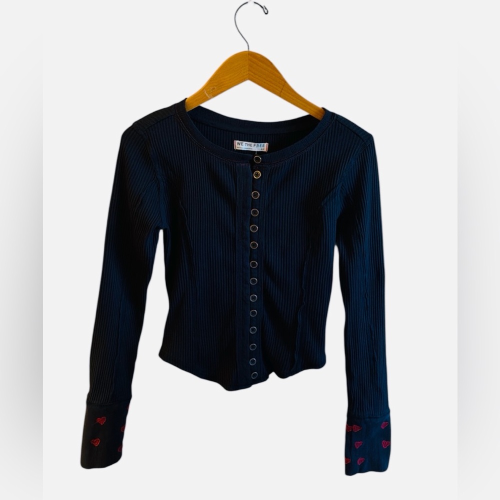 Free People We The Free Daria Cuff Cardi Size Small Black With Red Hearts NEW - Picture 4 of 14